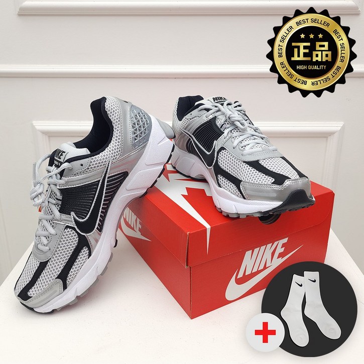 국내정품 나이키 줌 보메로5 남성 런닝화 운동화 메탈릭 실버 블랙  나이키 양말 증정