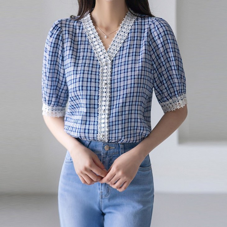 스타일온미 모레인 모티브 레이스 배색 체크 시어서커 블라우스