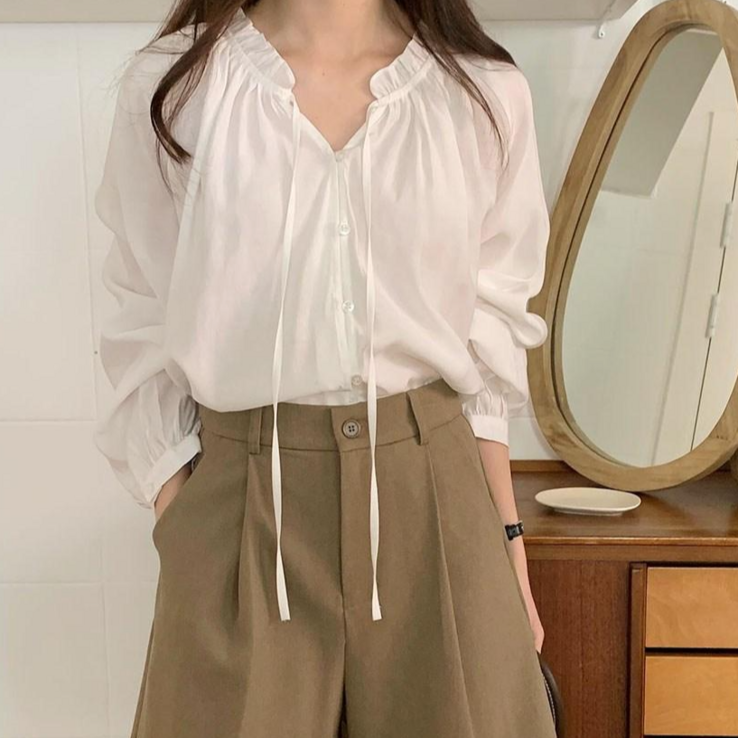 자체제작 프릴 버튼 블라우스 자체제작 프릴 버튼 블라우스