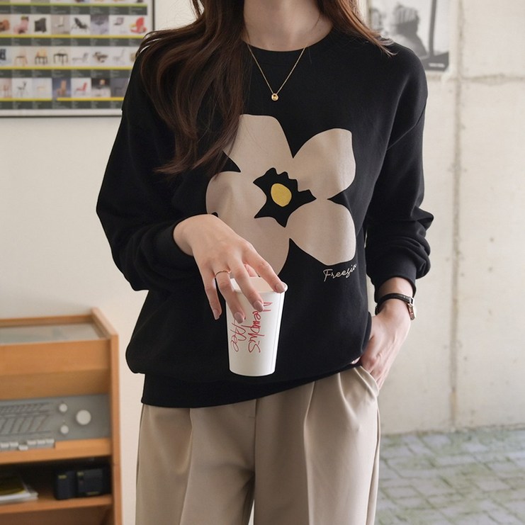 데일리앤 폴리에 봄 가을 플라워 프린팅 쭈리 긴팔 맨투맨 빅사이즈 티셔츠 데일리앤 폴리에 봄 가을 플라워 프린팅 쭈리 긴팔 맨투맨 빅사이즈 티셔츠